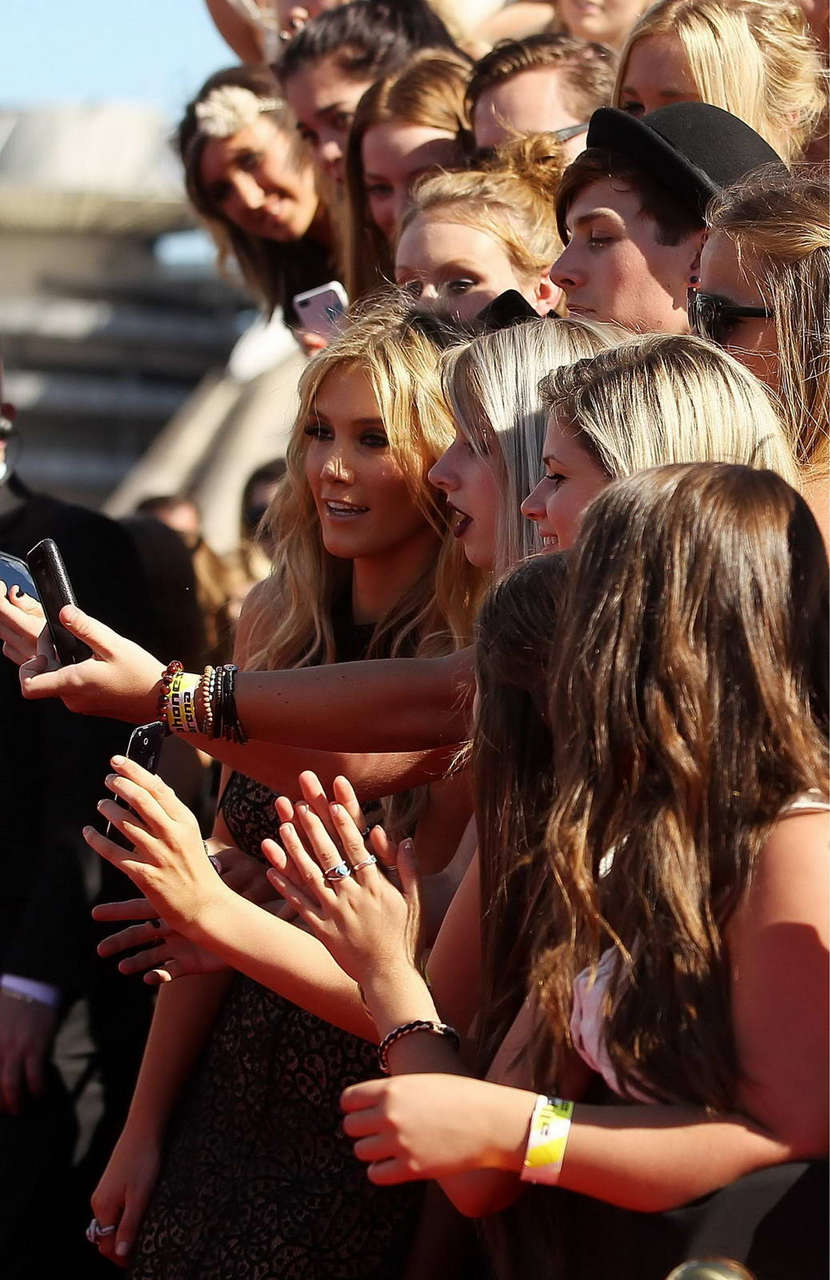 Kylie Minogue Delta Goodrem Arrives Aria Awards
