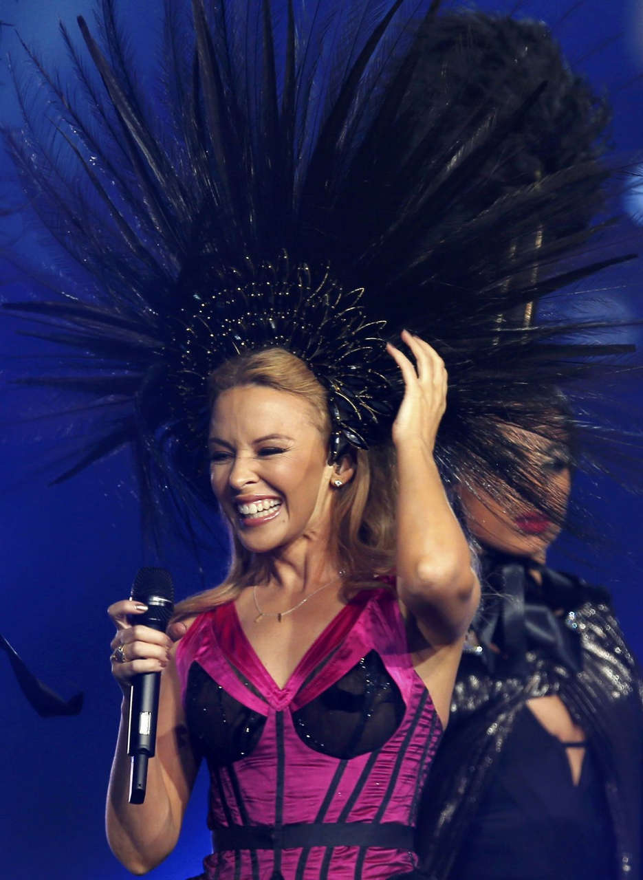 Kylie Minogue Performs Commonwealth Games Closing Ceremony