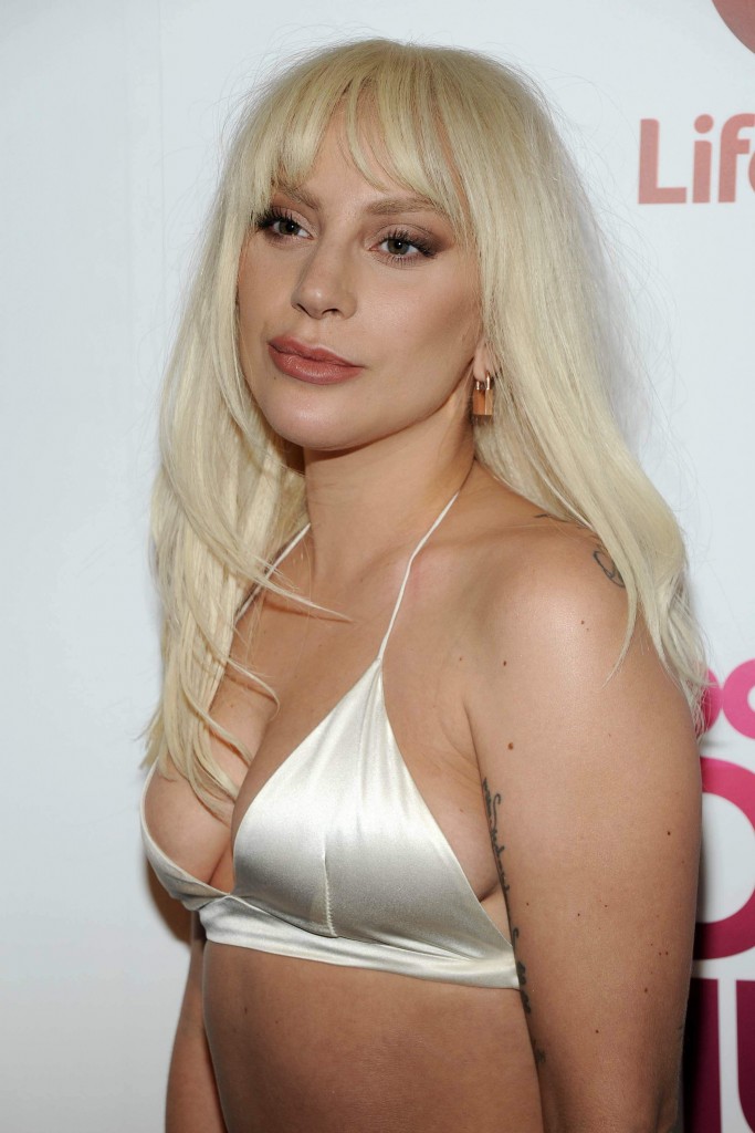 Lady Gaga Cleavage