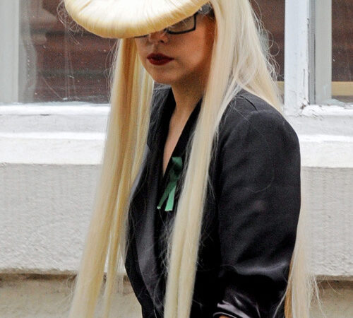 Lady Gaga Out In Manchester With New Button (1 photo)