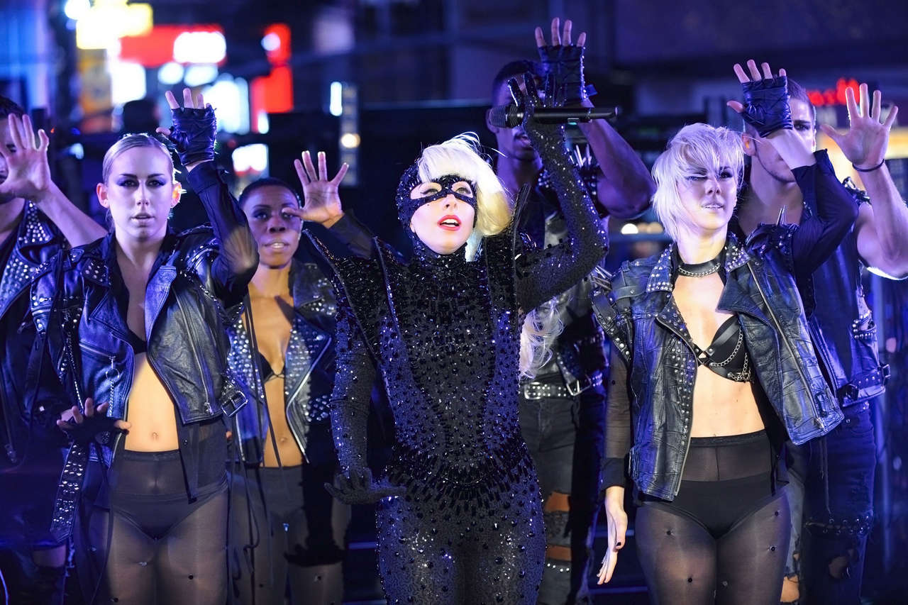 Lady Gaga Performs Dick Clarks New Years Rockin Eve Times Square New York