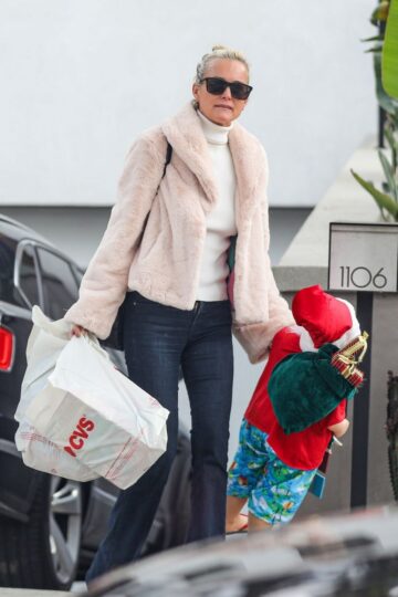 Laeticia Hallyday Out Shopping Pacific Palisades