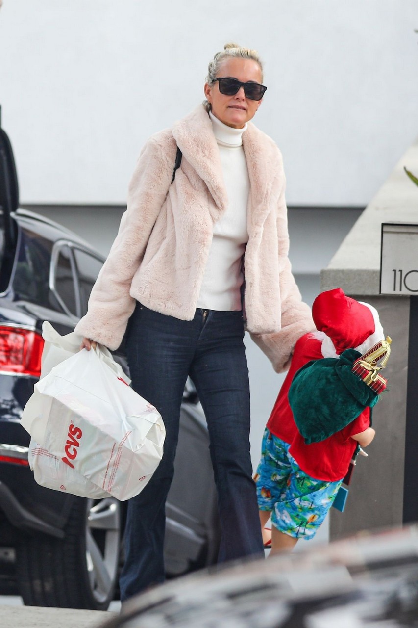 Laeticia Hallyday Out Shopping Pacific Palisades