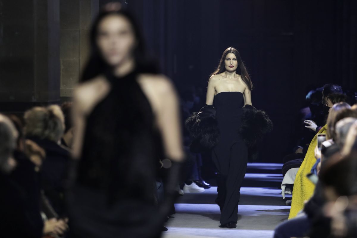 Laetitia Casta Defile De Mode Pret Porter Fashion Week Paris