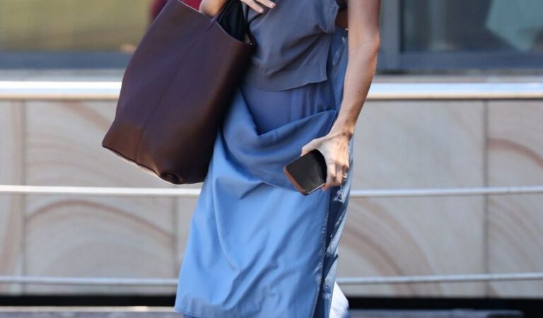 Lara Bingle Leaves Her Hotel Sydney (7 photos)