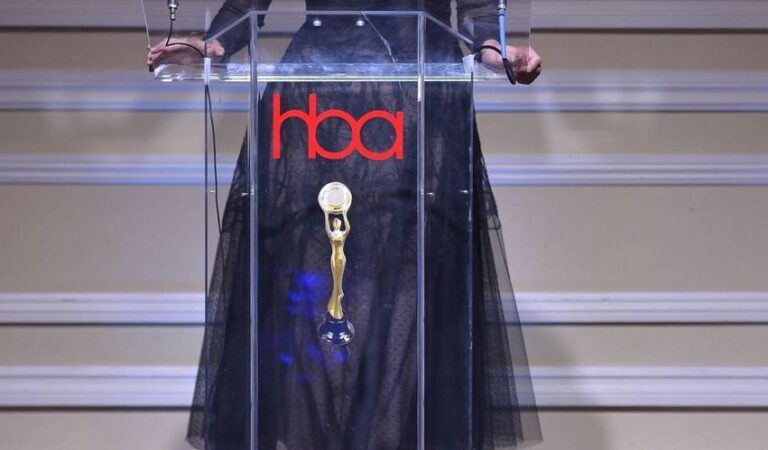 Laura Dern 7th Annual Hollywood Beauty Awards Taglyan Complex Los Angeles (6 photos)