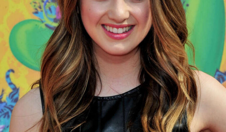 Laura Marano 2014 Nickelodeons Kids Choice Awards Los Angeles (2 photos)