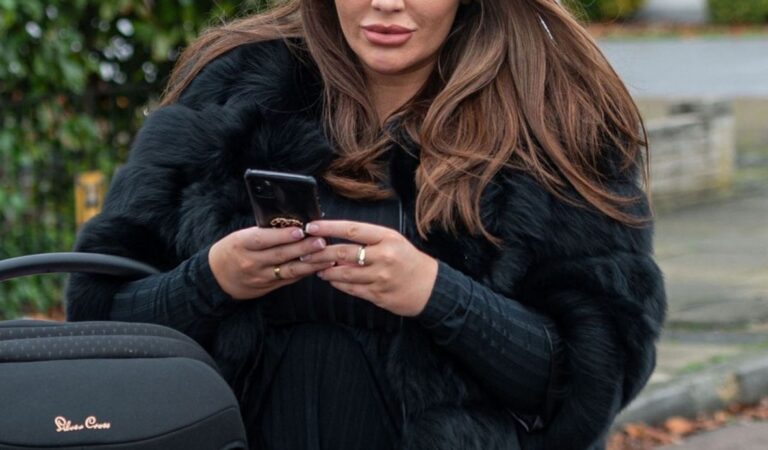 Lauren Goodger Out With Her Baby Essex (7 photos)