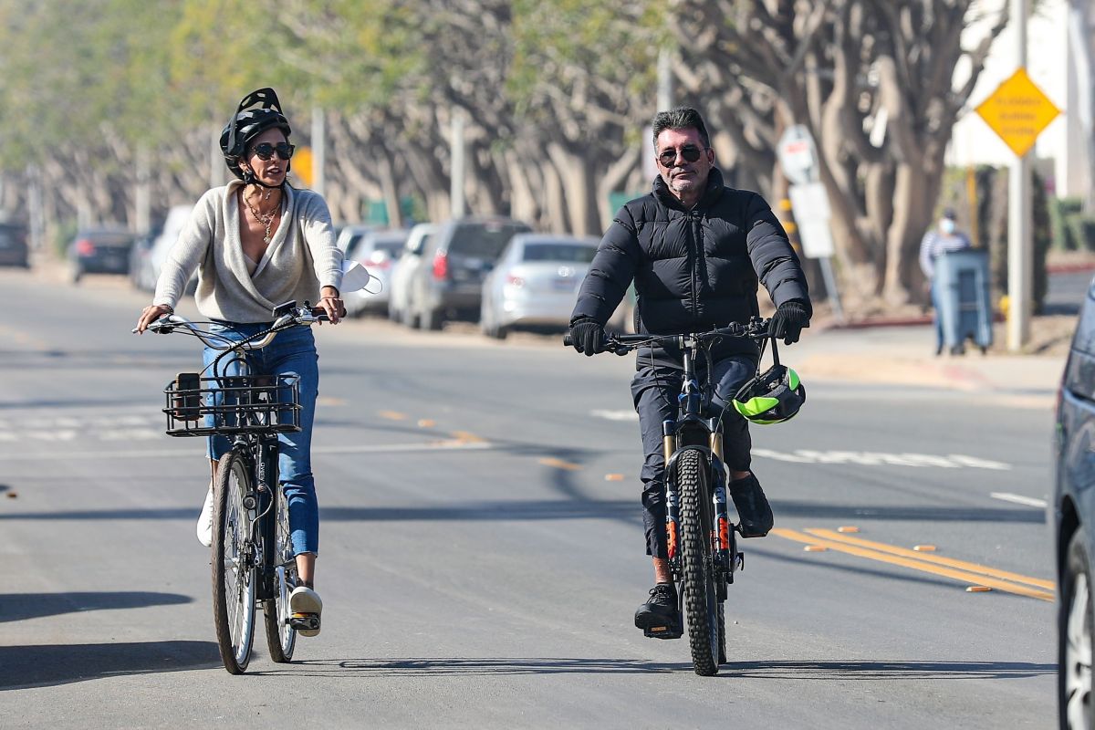 Lauren Silverman And Simon Cowell Riding Bikes Out Malibu