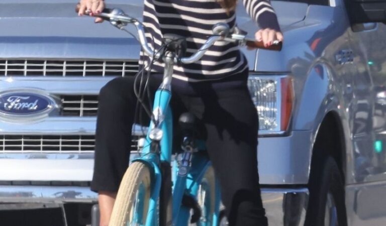 Lauren Silverman And Terri Seymour Out On Bike Ride Malibu (10 photos)