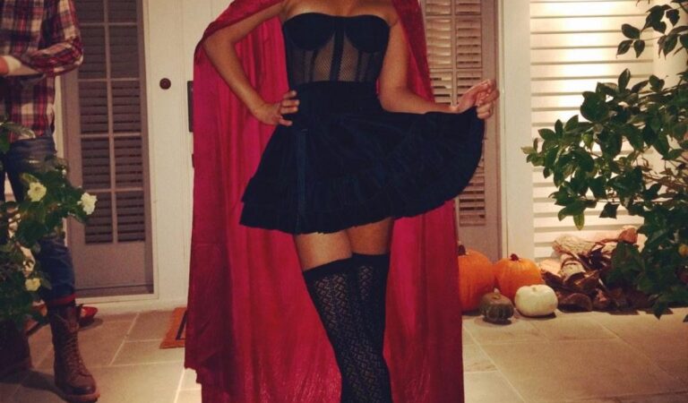 Lea Michele Happy Halloween Twitpic (4 photos)