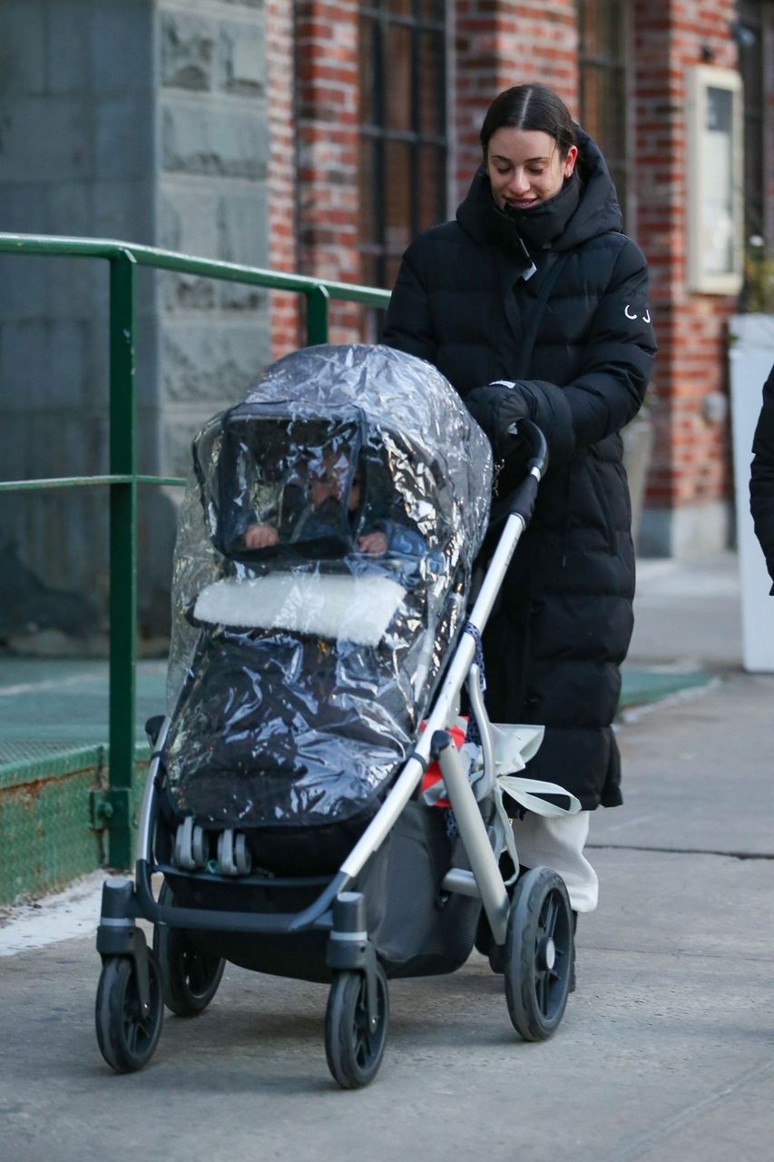 Lea Michele Out With Her Frend And Baby New York