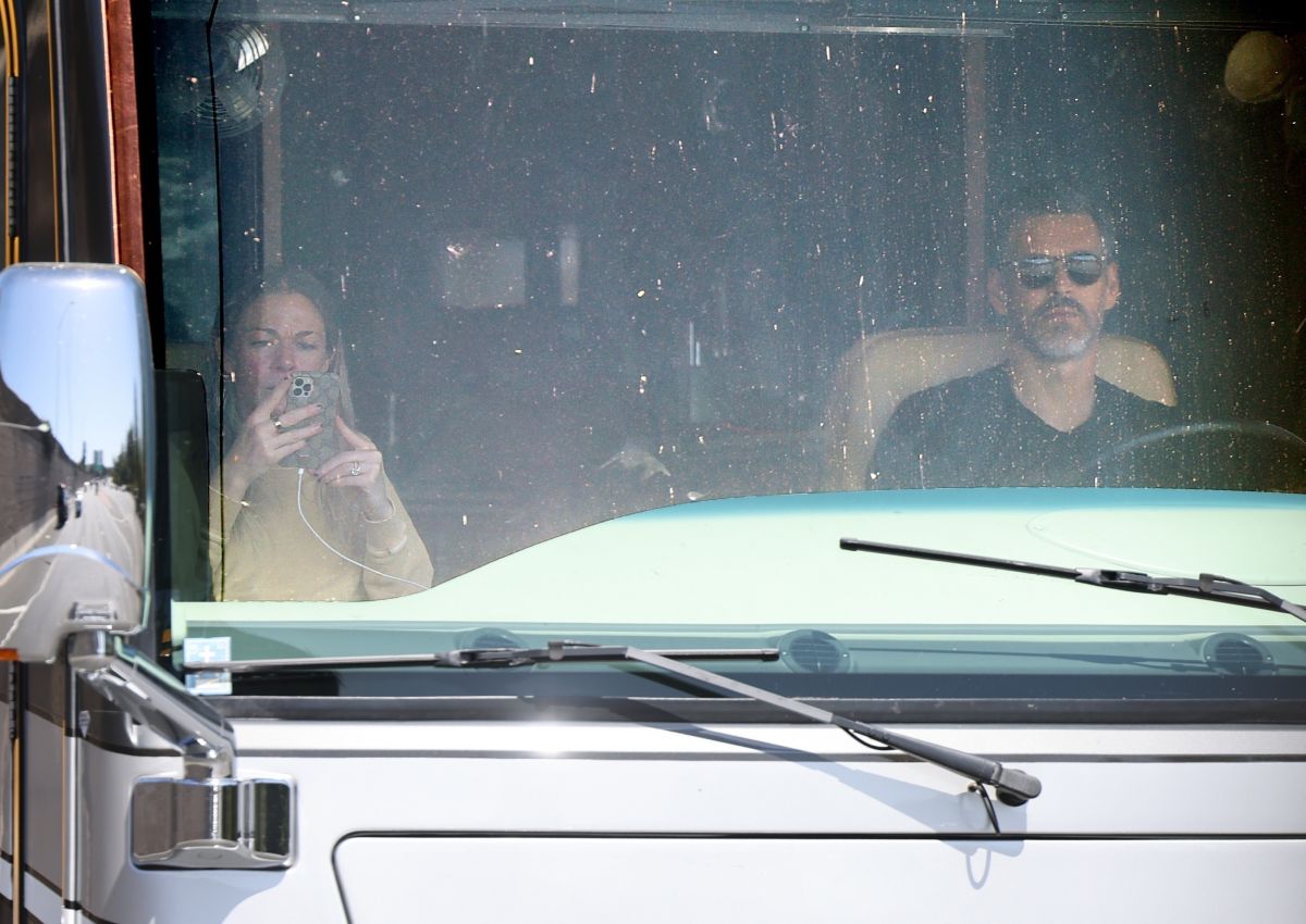 Leann Rimes And Eddie Cibrian Their Enormous Luxury Winnebago Los Angeles