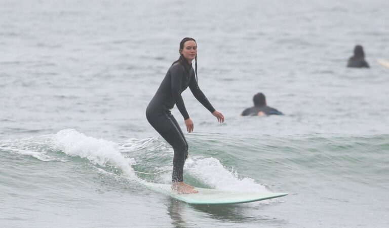 Leighton Meester Gets On Her Surfboard And Shreds Some Morning Waves Out Santa Monica California (7 photos)
