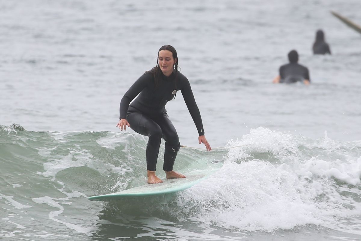 Leighton Meester Gets On Her Surfboard And Shreds Some Morning Waves Out Santa Monica California