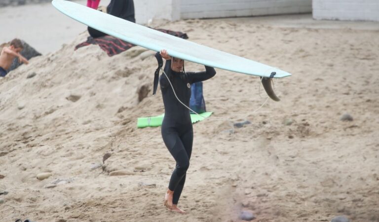 Leighton Meester Wetsuit Surfing Malibu (7 photos)