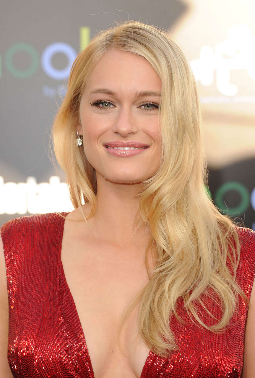 Leven Rambin Hunger Games Premiere Los Angeles