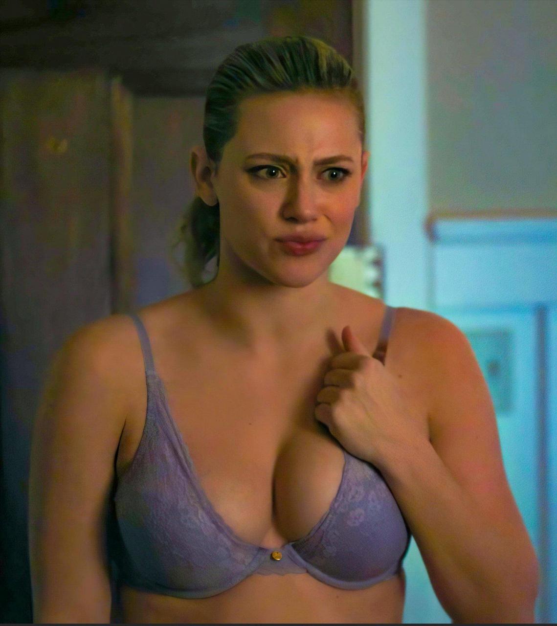 Lili Reinhart Hot