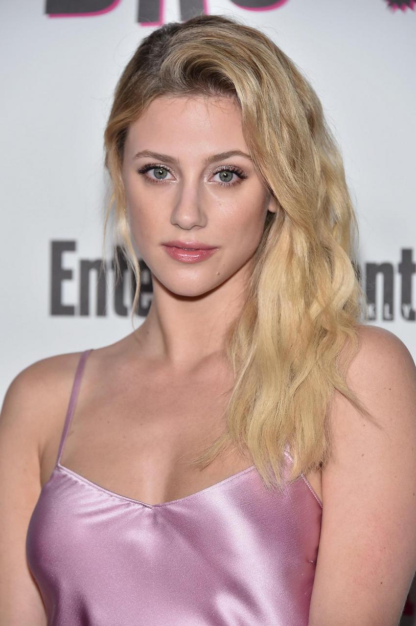 Lili Reinhart Hot