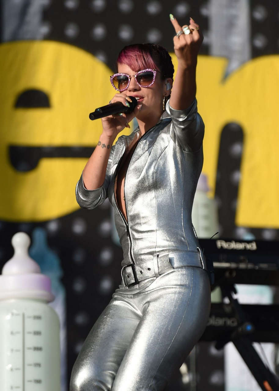 Lily Allen Performs V Festival Hylands Park