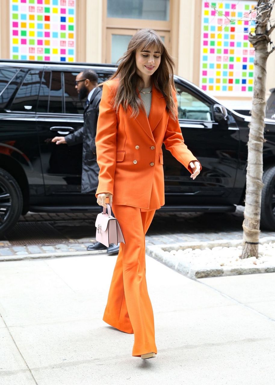 Lily Collins Arrives Rosby Hotel New York