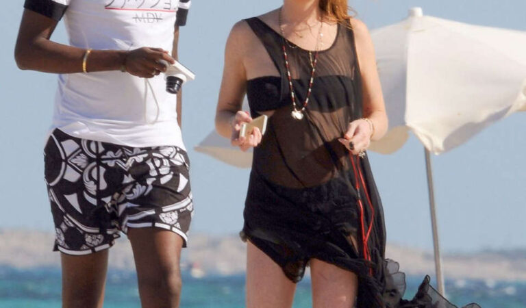 Lindsay Lohan Beach Ibizza (8 photos)