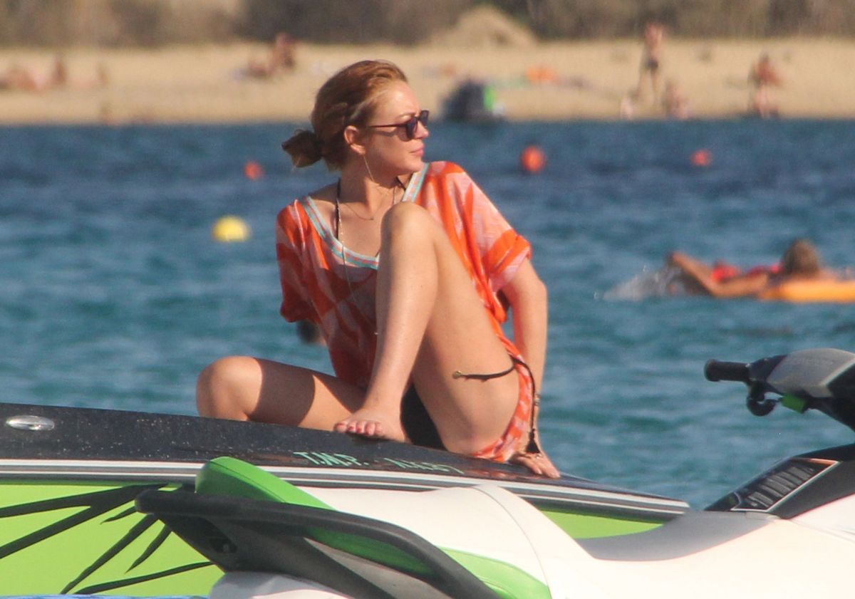 Lindsay Lohan Bikini Jetskiing Greece