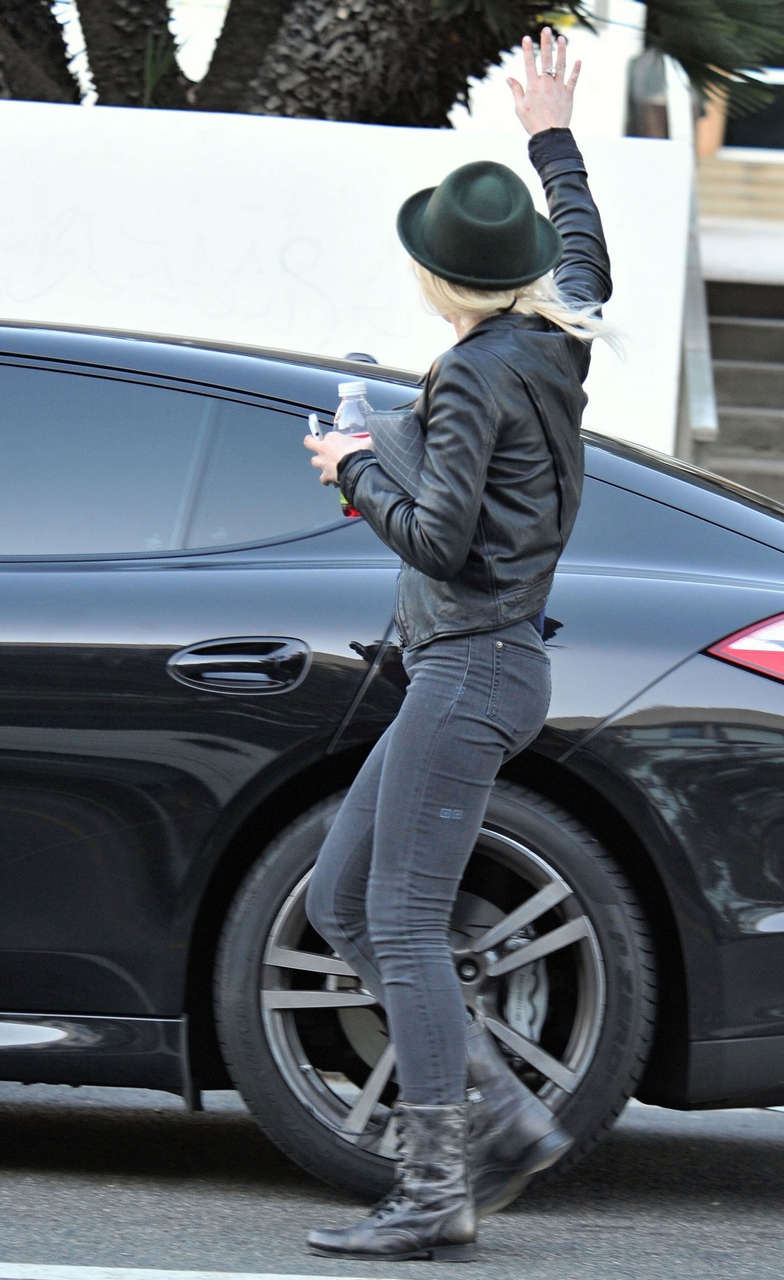Lindsay Lohan Leaving Santa Monica Courthouse