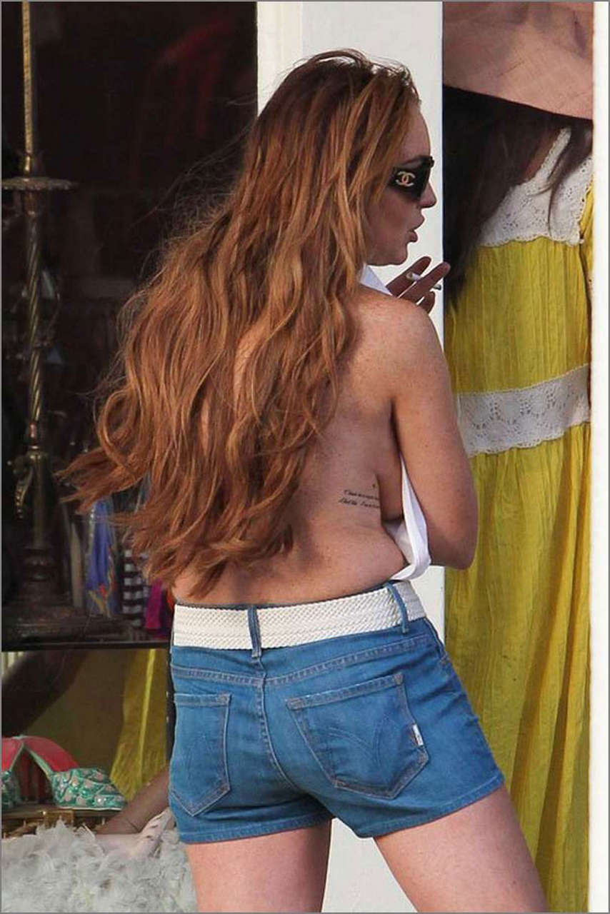 Lindsay Lohan Out For Shopping Venice