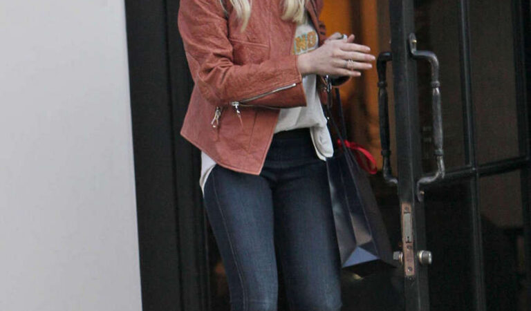 Lindsay Lohan Tight Jeans Canids Los Angeles (9 photos)