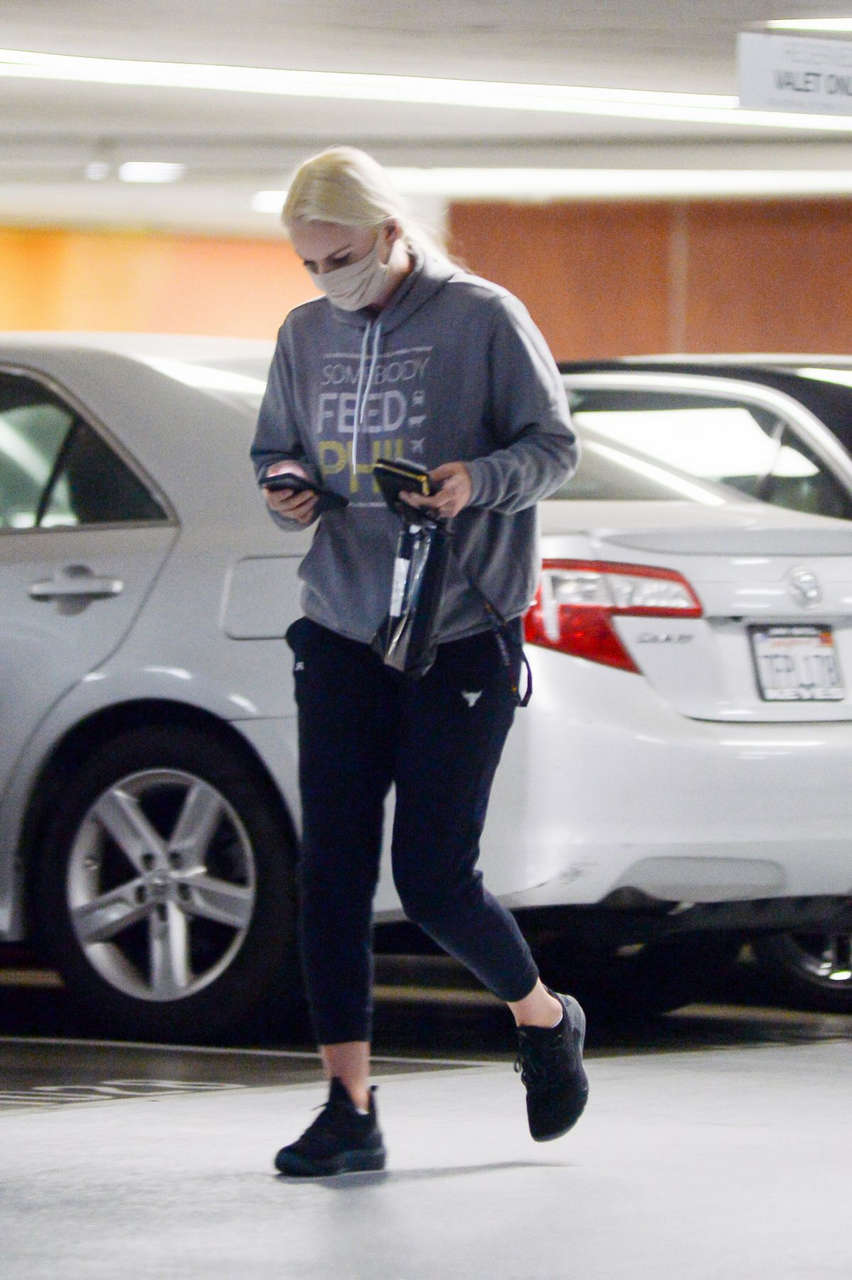 Lindsey Vonn Out About Los Angeles
