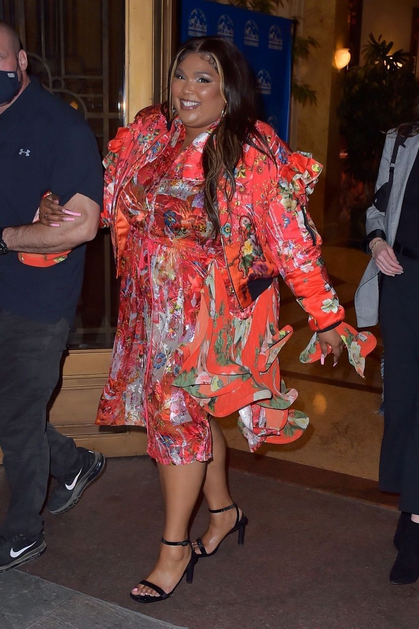 Lizzo Arrives 7th Annual Hollywood Beauty Awards Los Angeles