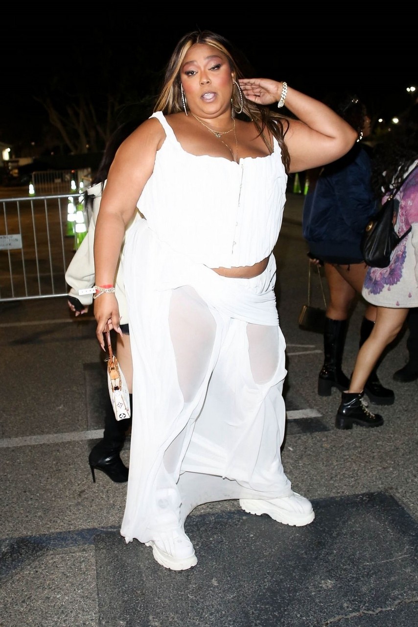 Lizzo Leavves Kanye West Drake S Free Larry Hoover Benefit Concert Los Angeles