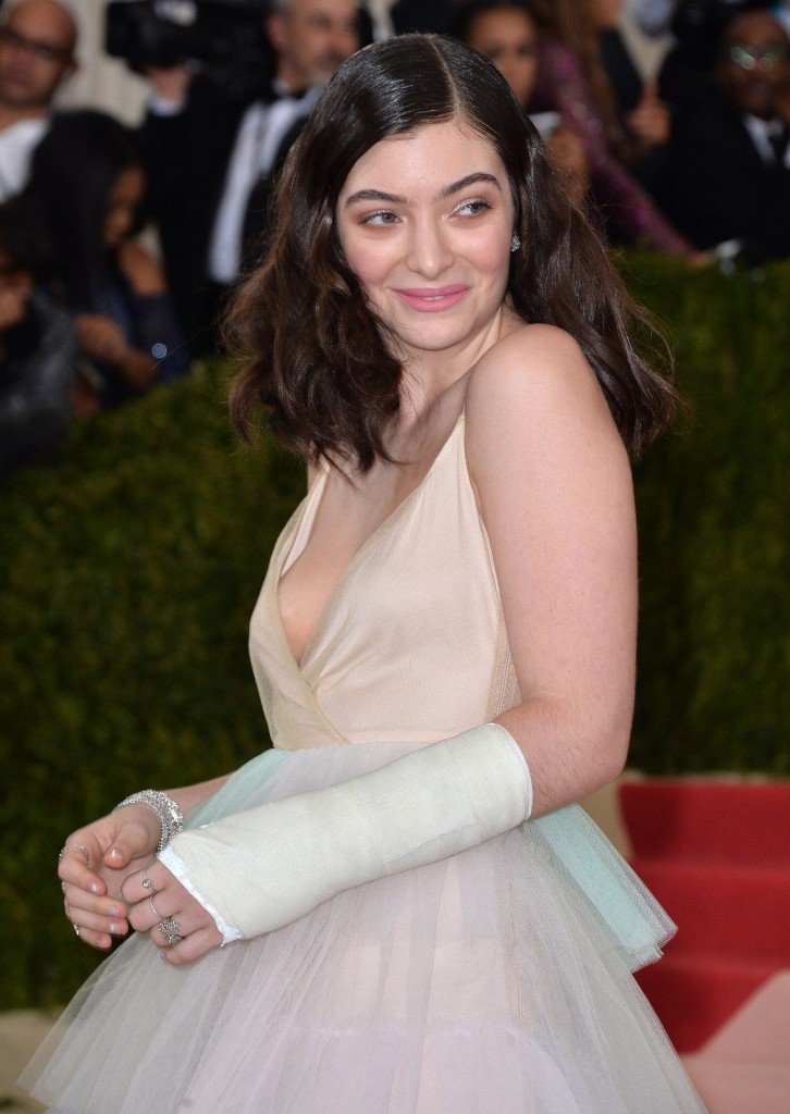 Lorde Braless