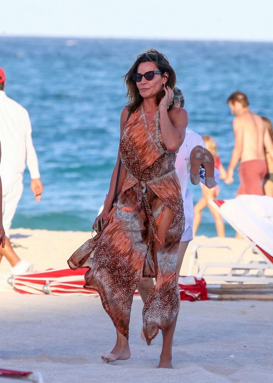 Luann De Lesseps Out With Friends Beach Miami