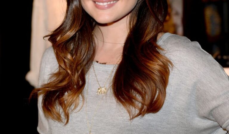 Lucy Hale Her Collection Launch Hollister Store Los Angeles (19 photos)