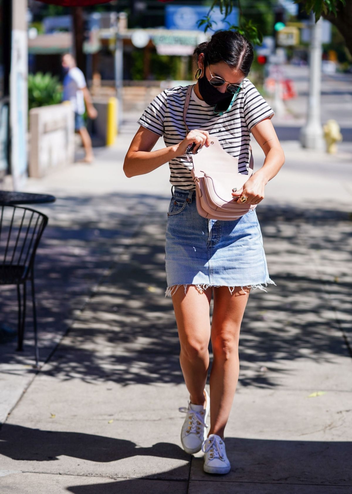 Lucy Hale Picking Up Lunch Out Los Angeles