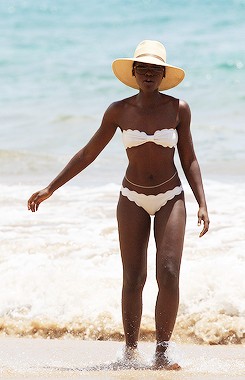 Lupita Nyongo Hits The Beach In Wailea Hawaii On