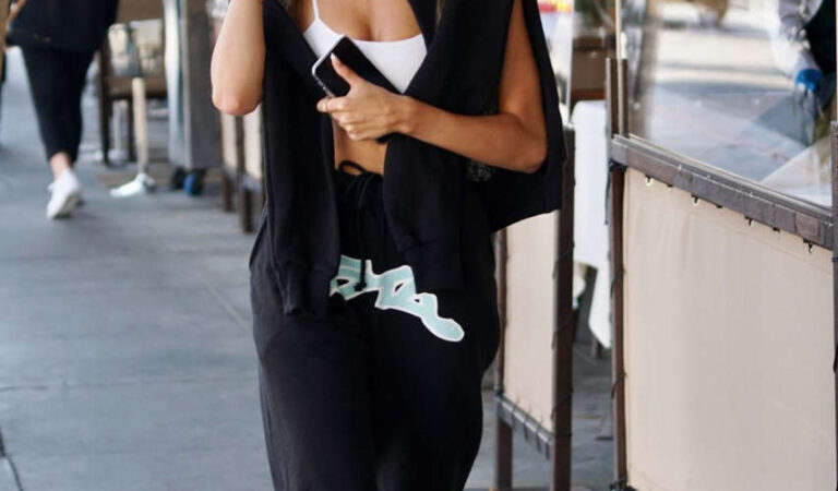 Madison Beer Leaves Il Pastaio Beverly Hills (13 photos)