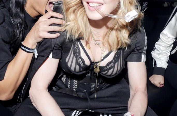 Madonna Nipple Slip (3 photos)