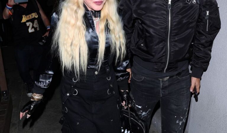 Madonna Out For Dinner Craig S West Hollywood (7 photos)