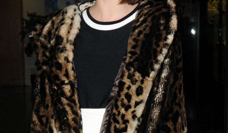 Maisie Williams Arrives Late Late Show Dublin (14 photos)