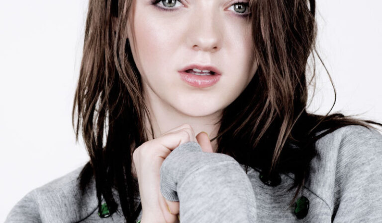 Maisiesource Blog Maisie Williams For Glamour (1 photo)