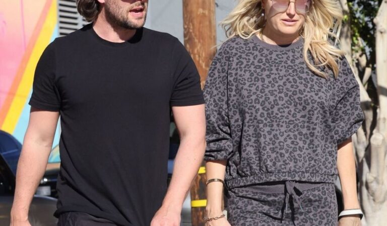 Malin Akerman And Jack Donnelly Out Los Angeles (7 photos)