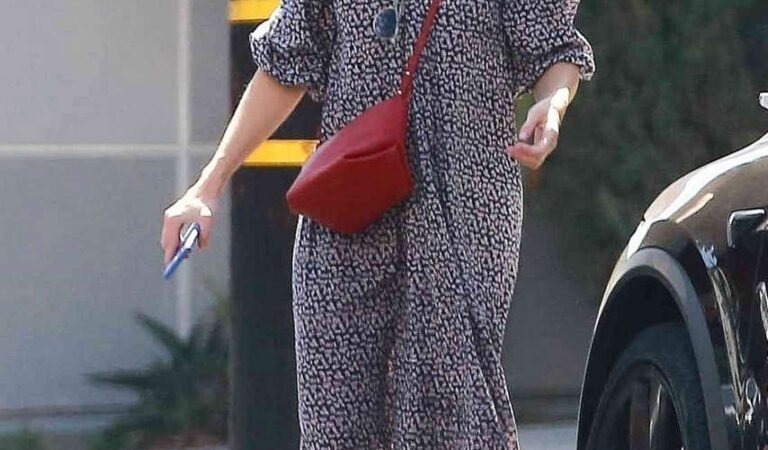 Mandy Moore Out Abour Los Angeles (10 photos)