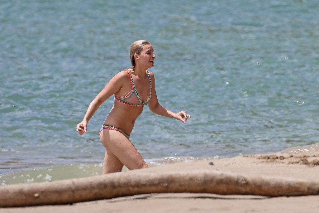 Margot Robbie Topless Sexy