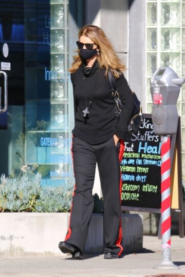 Maria Shrivve Out For Retail Therapy Session Santa Monica