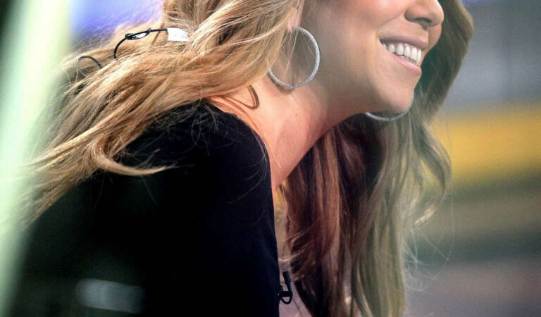 Mariah Carey Appearing Good Morning America New York (16 photos)