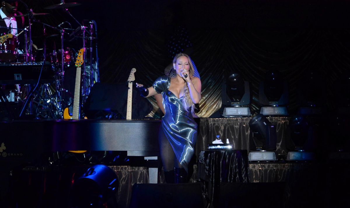 Mariah Carey Performs Concert China