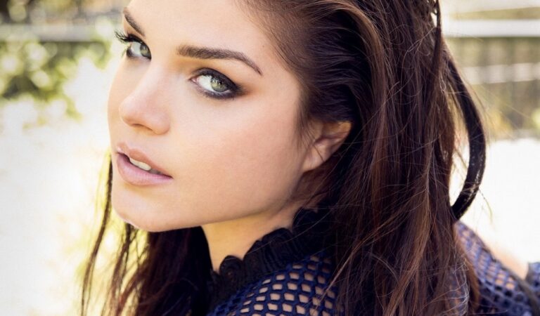 Marie Avgeropoulos Hot (2 photos)